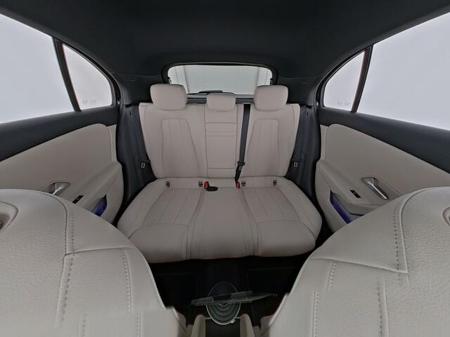 Mercedes-Benz A-KLASSE 250 e Night Plug-In Hybride Progressive Line Advanced Plus | Night Pakket | Trekhaak | Dodehoek Assist | 360°-Camera | Panorama Schuif-Kanteldak. Inclusief 24 maanden MB Certified garantie voor Europa.