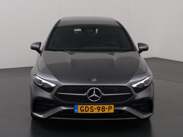 Mercedes-Benz A-KLASSE 180 AMG Line | Panoramadak | Wide Screen | Sfeerverlichting | Sportstoelen | Camera | DAB | Climate Control | Navigatie | Stoelverwarming | Dodehoek detectie | Multibeam LED |
