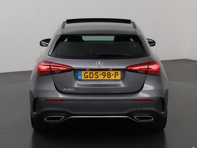Mercedes-Benz A-KLASSE 180 AMG Line | Panoramadak | Wide Screen | Sfeerverlichting | Sportstoelen | Camera | DAB | Climate Control | Navigatie | Stoelverwarming | Dodehoek detectie | Multibeam LED |