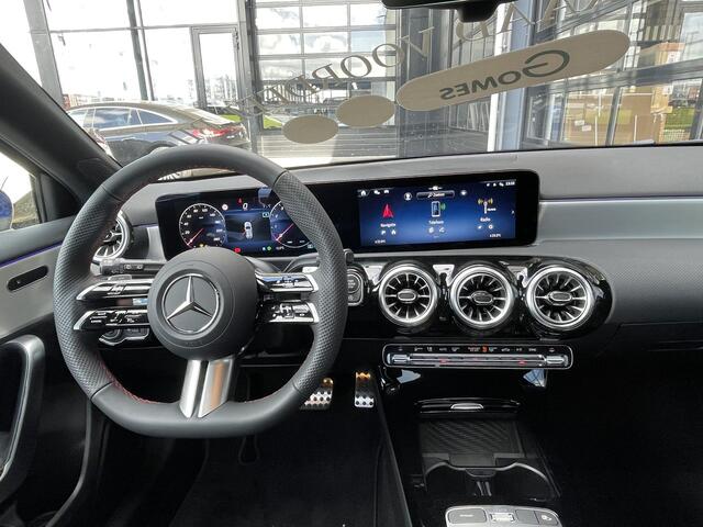Mercedes-Benz A-KLASSE 180 Star Edition AMG Line | Winterpakket | 19 inch Multispaaks AMG Velgen | Panoramadak | Dodehoekassistent | MULTIBEAM LED koplampen | Stoelverwarming | Stuurverwarming |