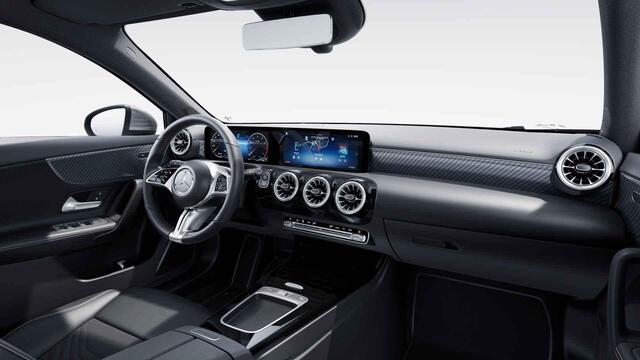 Mercedes-Benz A-KLASSE 180 Star Edition Luxury Line | Achteruitrijcamera | LED-koplampen | Dodehoekassistent