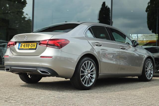 Mercedes-Benz A-KLASSE 180 PREMIUM PLUS | LED | NAVI | TREKHAAK | PDC | STOELVER. | WIDESCREEN