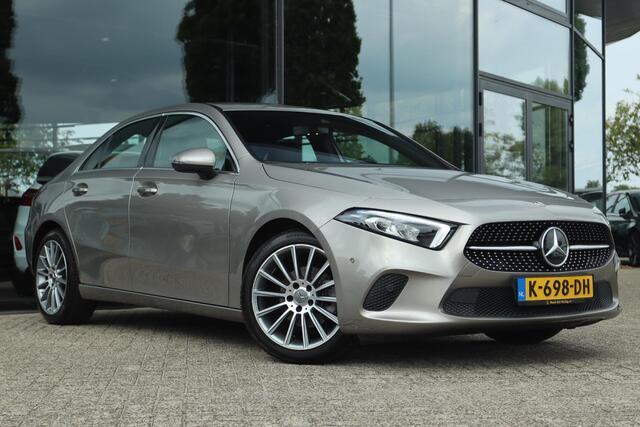 Mercedes-Benz A-KLASSE 180 PREMIUM PLUS | LED | NAVI | TREKHAAK | PDC | STOELVER. | WIDESCREEN