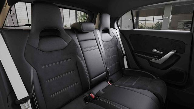 Mercedes-Benz A-KLASSE Mercedes-Benz A 180 Business Solution AMG | Panoramadak | Night pakket |