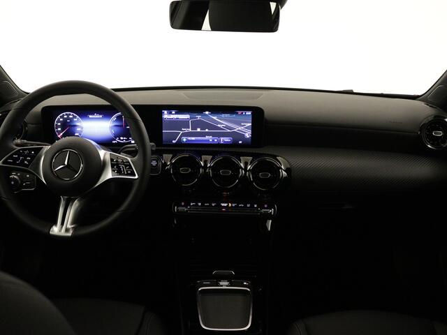 Mercedes-Benz A-KLASSE 250 e Star Edition | Dodehoekassistent | Extra USB-poorten | Spiegelpakket | High-performance led-koplampen | Parkeerpakket met achteruitrijcamera | Verwarmde stoelen vooraan |
