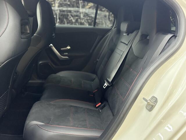 Mercedes-Benz A-KLASSE 180 AMG Line Ambilight