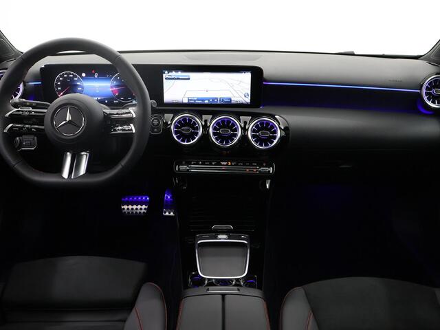 Mercedes-Benz A-KLASSE 180 AMG Line | Night | Panoramadak |
