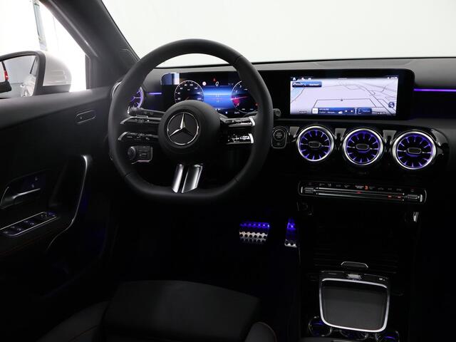 Mercedes-Benz A-KLASSE 180 AMG Line | Night | Panoramadak |