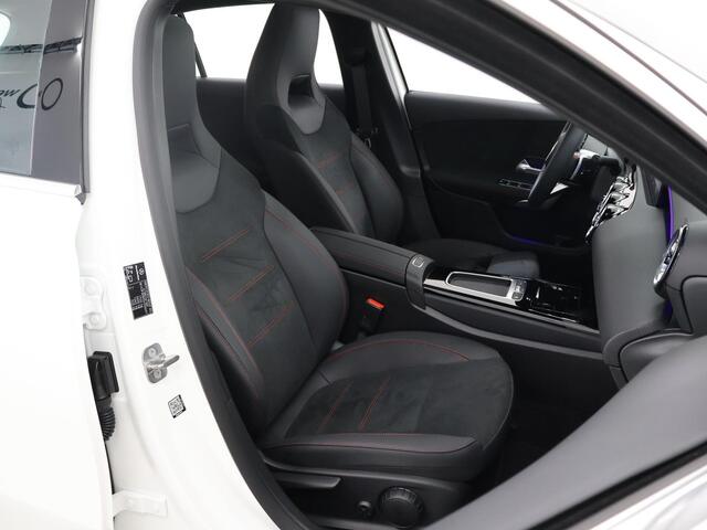 Mercedes-Benz A-KLASSE 180 AMG Line | Night | Panoramadak |