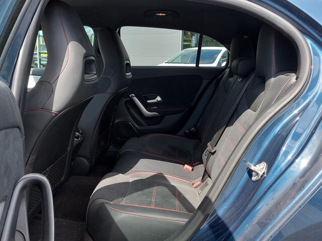 Mercedes-Benz A-KLASSE 180 136pk Business Solution AMG | 1ste Eigenaar | Navi | Clima | Cruise | Led Koplampen | Sfeerverlichting | Rijstrook+Licht+Regensensor | Pdc V+A+Assist+Camera | Privacy Glass | 18''lm