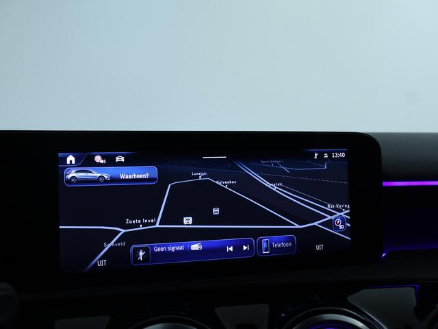 Mercedes-Benz A-KLASSE 250 e AMG Line | Achteruitrijcamera | Distronic | Apple Carplay | Verwarmd Stuurwiel | Sfeerverlichting | Inclusief 24 maanden MB Certified garantie voor Europa.