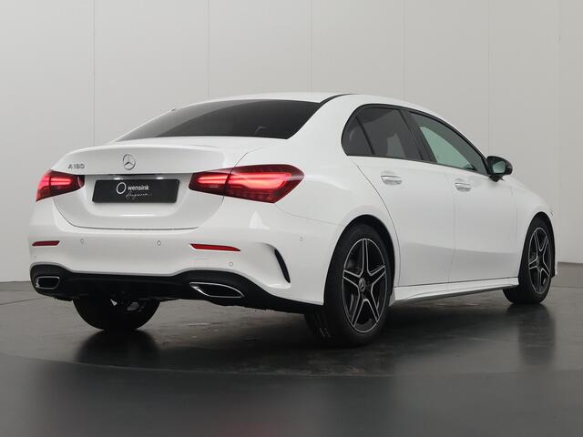 Mercedes-Benz A-KLASSE 180 Limousine Star Edition AMG Line | Panoramadak| Nightpakket | Apple Car Play |18-Inch | Stoelverwarming | Keyless Go | Multibeam LED |