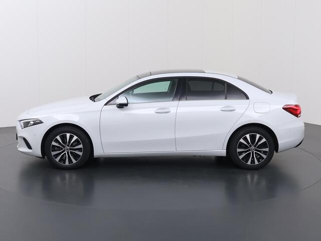 Mercedes-Benz A-KLASSE 250 e Business Line | Panoramadak | Rijassistentiepakket Plus | Stoelverwarming | Widescreen | Achteruitrijcamera |