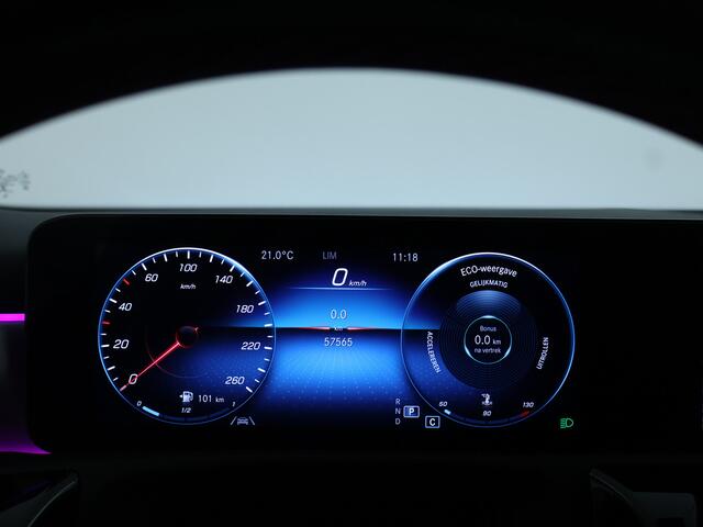 Mercedes-Benz A-KLASSE 180 Limousine AMG | Night Pakket | Trekhaak af fabriek | Sfeerverlichting | Parkeer pakket | Spiegel pakket | Inclusief 24 maanden MB Certified garantie voor Europa.