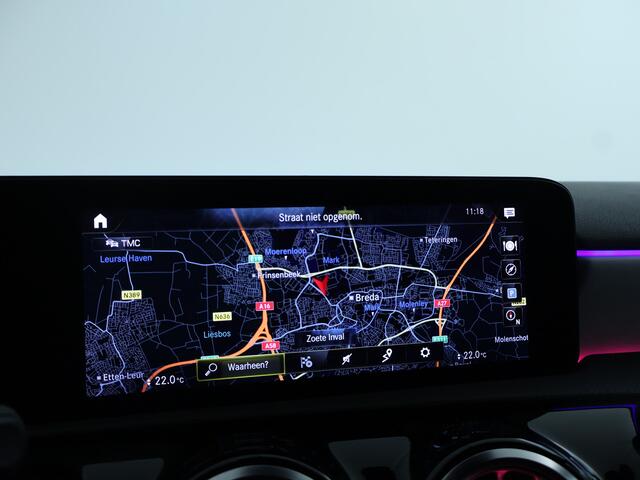 Mercedes-Benz A-KLASSE 180 Limousine AMG | Night Pakket | Trekhaak af fabriek | Sfeerverlichting | Parkeer pakket | Spiegel pakket | Inclusief 24 maanden MB Certified garantie voor Europa.