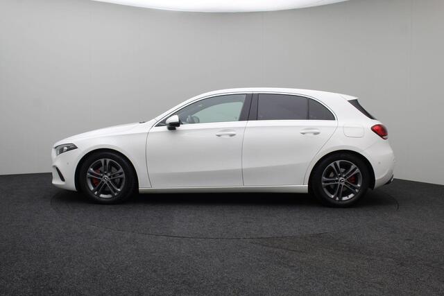 Mercedes-Benz A-KLASSE 200 Premium 2018 Camera | Lederen bekleding | Stoelverwarming | Cruise control | Navigatie | LED | Lichtmetaal | Digitaal dashboard | PDC | Bluetooth