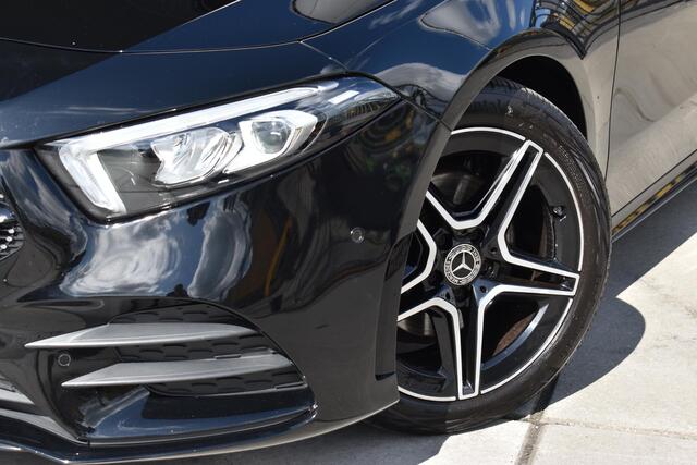 Mercedes-Benz A-KLASSE 180 Business Solution AMG | AUTOMAAT | SFEER-VERLICHTING | CAMERA | NAVI | CRUISE CONTROL | STOELVERWARMING | CLIMATE CONTROL | PDC | LMV