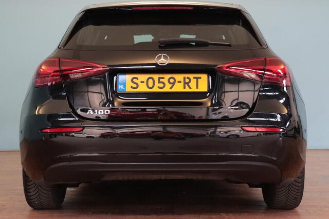 Mercedes-Benz A-KLASSE 180 Business Line Automaat | NAVI | CLIMA | CAMERA + PDC | STOELVERW | WIDE-SCREEN | Ja