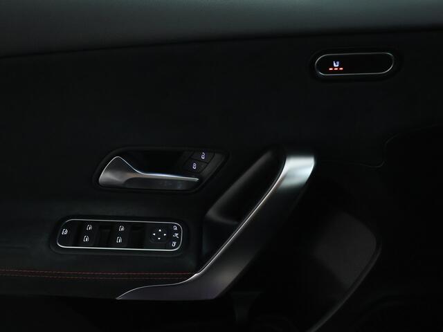 Mercedes-Benz A-KLASSE 180 AMG-line | Night pakket | Thermotronic | Apple CarPlay | parkeersensoren en achter camera | Spiegelpakket | Inclusief 24 maanden MB Certified garantie voor Europa.