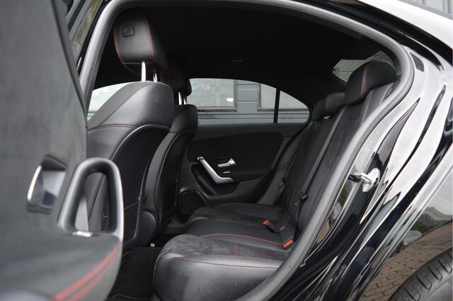 Mercedes-Benz A-KLASSE 180 Business Solution AMG | CAMERA | SFEERVERLICHTING |