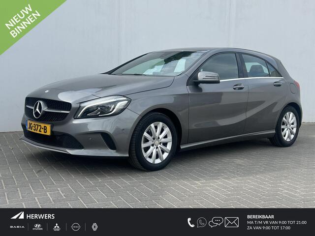 Mercedes-Benz A-KLASSE 180 BlueEfficiency Style Automaat / Trekhaak (Trekgewicht 1.200kg) / Airco / Cruise Control / Navigatie full map / Kunstlederen Bekleding / Sportstoelen