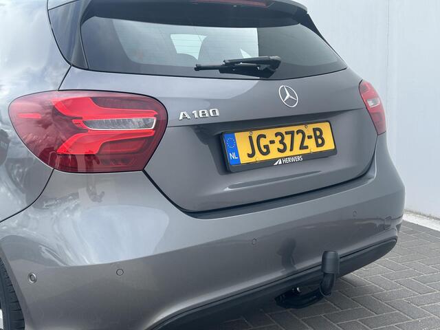 Mercedes-Benz A-KLASSE 180 BlueEfficiency Style Automaat / Trekhaak (Trekgewicht 1.200kg) / Airco / Cruise Control / Navigatie full map / Kunstlederen Bekleding / Sportstoelen