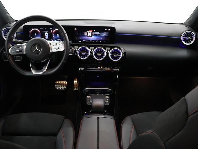 Mercedes-Benz A-KLASSE 250 e AMG Line | Night pakket | Apple carplay | Sfeerverlichting | Widescreen |