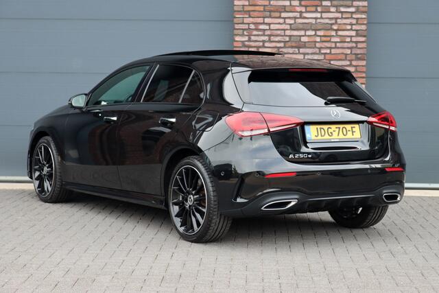 Mercedes-Benz A-KLASSE 250 e AMG Line Aut8 | Distronic+ | Burmester | HUD | Panoramadak | Memory | Surround Camera | Keyless Go | Nightpakket |