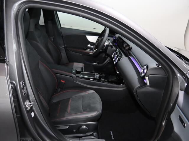 Mercedes-Benz A-KLASSE 250e Star Edition AMG Line | Night | Panoramadak | Sfeerverlichting | Stoelverwarming | Parkeercamera |