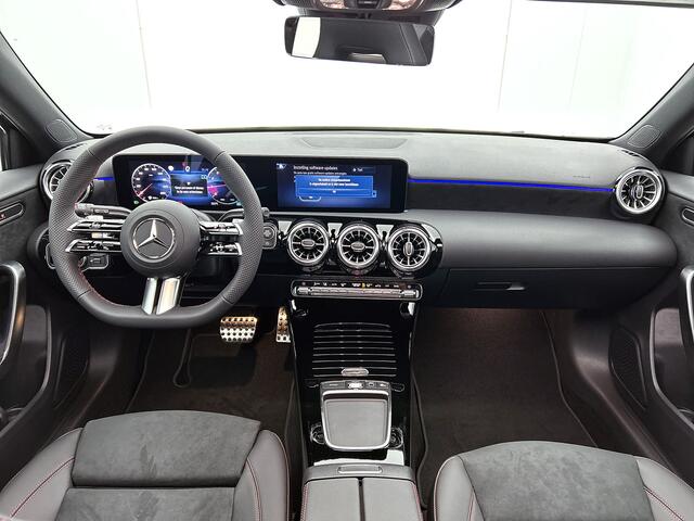 Mercedes-Benz A-KLASSE 180 Business Solution AMG | Nightpakket | Antidiefstalpakket URBAN GUARD PLUS | Panoramaschuifdak | Multibeam LED | Smartphone-integratie | Stoelverwarming voor |