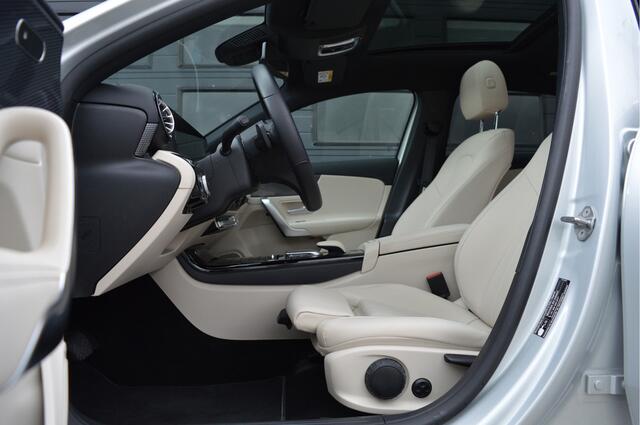 Mercedes-Benz A-KLASSE 180 Luxury Line | PANO | ACC | CAM | KEYLESS | SFEERVERLICHTING |