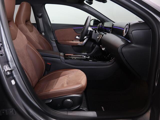 Mercedes-Benz A-KLASSE 250e Star Edition AMG Line | Panoramaschuifdak | Night | Stoelverwarming voor | Achteruitrijcamera | Interieur Bahia Bruin |