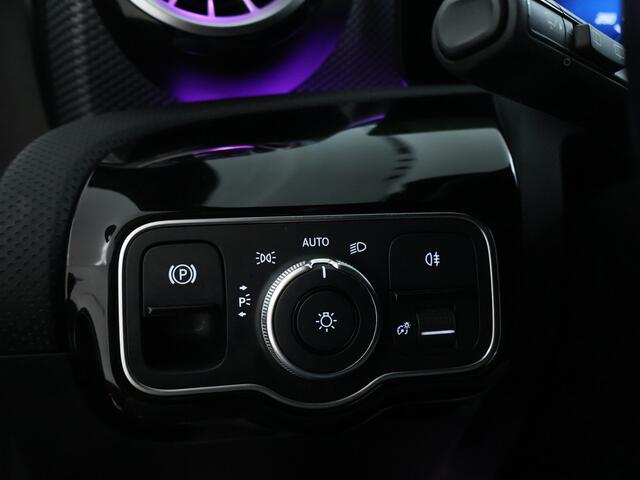Mercedes-Benz A-KLASSE 180 Business Solution Luxury Sfeerverlichting | Trekhaak | Achteruitrijcamera. Inclusief 48 maanden MB Certified garantie voor Europa.