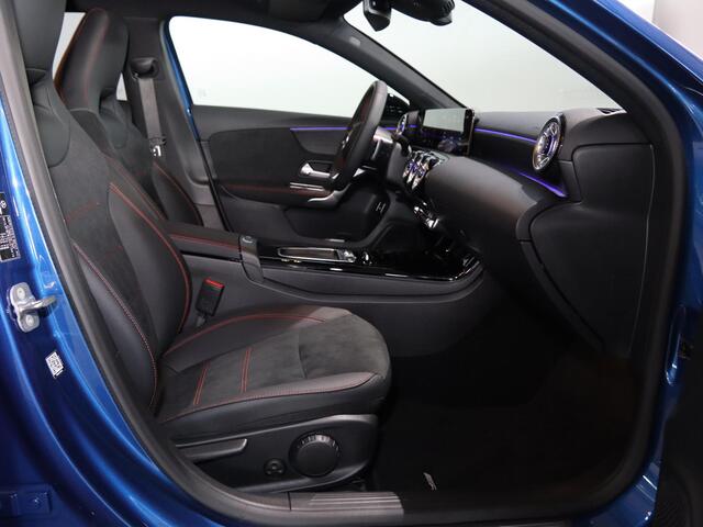 Mercedes-Benz A-KLASSE 250e Star Edition AMG Line | Panoramaschuifdak | Night | 19 inch AMG-velgen | Achteruitrijcamera