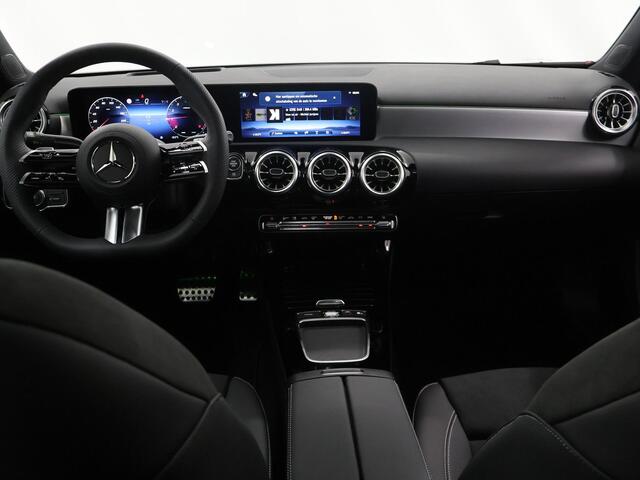 Mercedes-Benz A-KLASSE 180 Limousine Business Solution AMG | Plus pakket | Panorama-schuifdak | Memory stoelen | Stoelverwarming | Sfeerverlichting