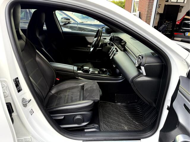 Mercedes-Benz A-KLASSE 200 Amg Line Premium Plus Panoramadak, 19'Lmv, Chameleon voorruit