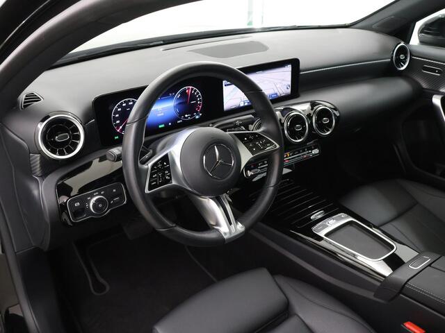 Mercedes-Benz A-KLASSE 250e Business Line | Panorama-schuifdak | Privacy Glass | Stoelverwarming | Achteruitrijcamera | DAB+ |