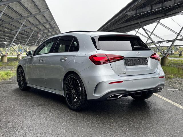 Mercedes-Benz A-KLASSE 180 Business Solution AMG | Night | Panoramaschuifdak | Achteruitrijcamera | Sfeerverlichting | MULTIBEAM LED | 19 inch AMG-velgen |