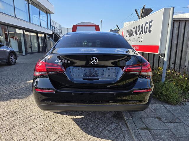 Mercedes-Benz A-KLASSE 250 e 17"/Stoelverwarming/PDC v+a/Apple Carplay & Android Auto/DAB/Navigatie/Climate