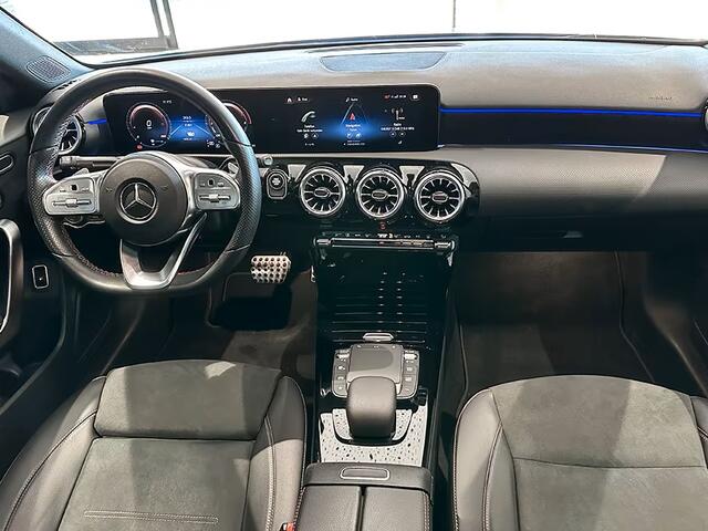 Mercedes-Benz A-KLASSE 250 e AMG ** LED, MBUX+, MAGNO GRAU, PANORAMA, 19-inch LMV, NIGHT, DODE HOEK ** 1e EIG - UNFALLFREI ** ** INFORMEER OOK NAAR ONZE AANTREKKELIJKE FINANCIAL-LEASE TARIEVEN **