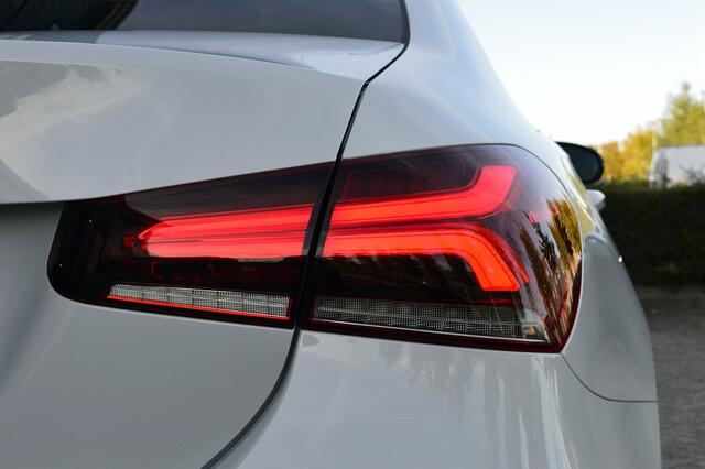 Mercedes-Benz A-KLASSE 250 e Business Solution AMG Limited Rijklaarprijs-Garantie Panorama dak Sfeer Verlichting Navigatie Led Camera