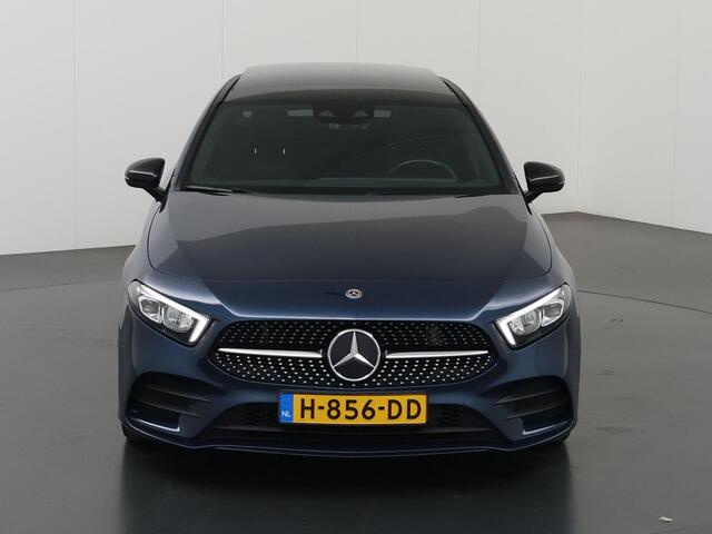 Mercedes-Benz A-KLASSE 180 Business Solution AMG | Night | Panoramadak | Stoelverwarming | Widescreen | Sfeerverlichting |