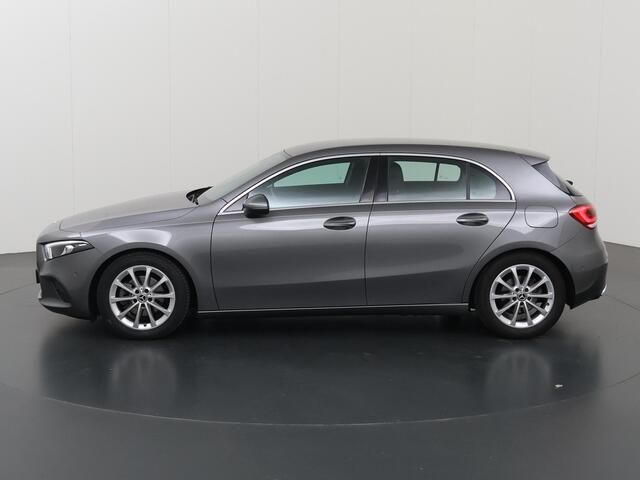 Mercedes-Benz A-KLASSE 180 Business Solution Luxury | Widescreen | Trekhaak | Stoelverwarming | Parkeersensoren |