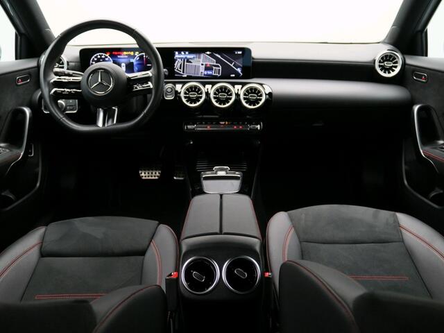 Mercedes-Benz A-KLASSE 250 e Star Edition AMG Plug-In Hybride AMG Line | Sfeerverlichting |Achteruitrijcamera | Apple CarPlay, Inclusief 24 maanden MB Certified garantie voor Europa.
