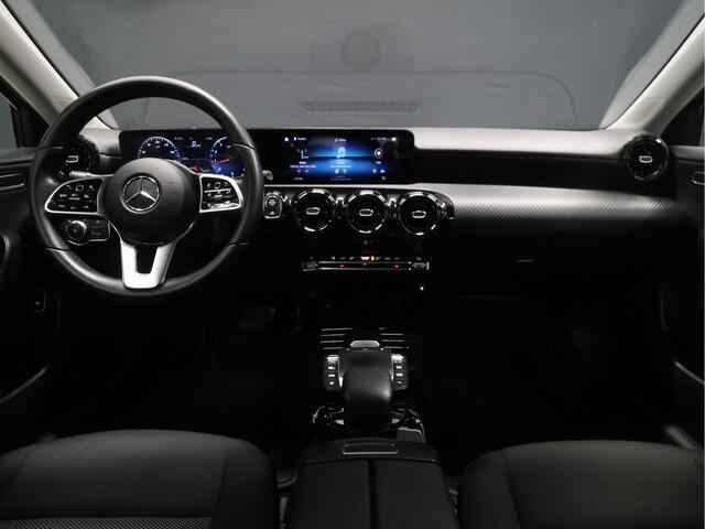 Mercedes-Benz A-KLASSE 180 Luxury Line [CAMERA, STOELVERWARMING, PDC V+A, BLUETOOTH, CLIMATE CONTROL, CRUISE CONTROL, NIEUWSTAAT]