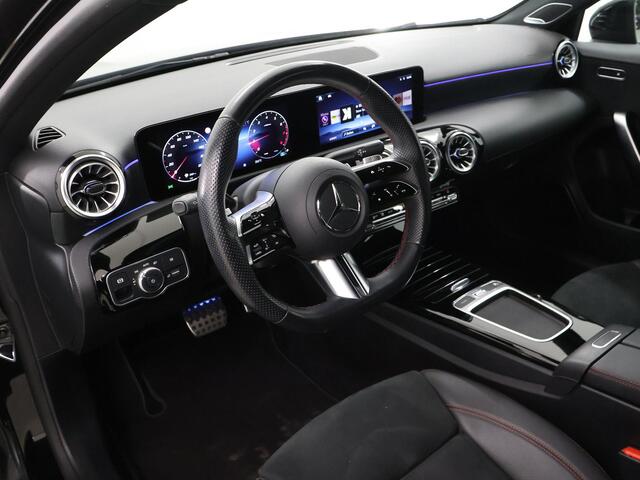Mercedes-Benz A-KLASSE 180 AMG Line | Premium pakket | Burmester | Night pakket | Multibeam |