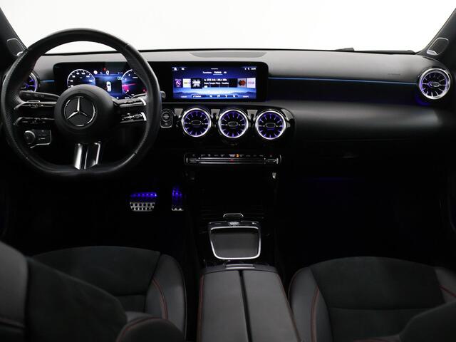 Mercedes-Benz A-KLASSE 180 AMG Line | Premium pakket | Burmester | Night pakket | Multibeam |