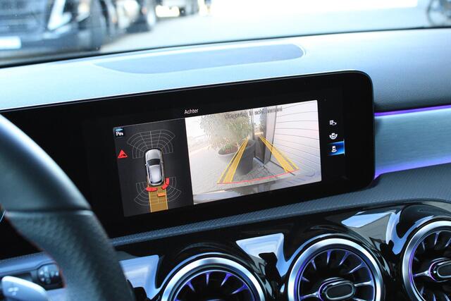 Mercedes-Benz A-KLASSE 250 e AMG Pano | Camera | Keyless | Sfeerverlichting | Widescreen | Spiegelpakket | LED | Dealer Onderhouden