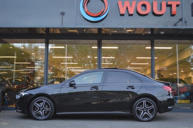 Mercedes-Benz A-KLASSE 250 e AMG Led Panorama Memory Distronic Head-Up Camera Night Pdc