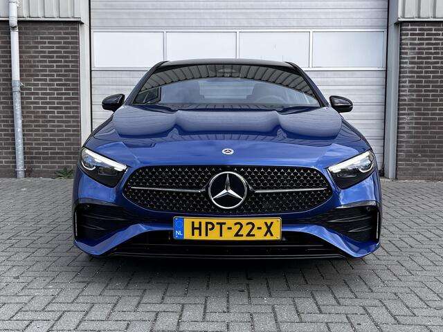 Mercedes-Benz A-KLASSE Limousine 180 Star Edition AMG | Bruin Interieur | Night Pakket | Panoramadak | MULTIBEAM LED Koplampen | Apple CarPlay | Android Auto | Sierdelen Lindehout Zwart | Sfeerverlichting | Stoelverwarming | Achteruitrijcamera